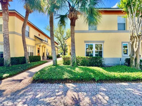 160 Coquina Bay Dr, SAINT PETERSBURG, FL, 33705-6444 | Card Image