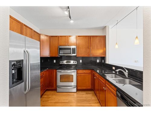 d120-9019 E Panorama Cir, Englewood, CO, 80112-3568 | Card Image