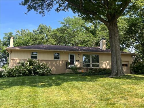 9505 Wyandotte St, Kansas City, MO, 64114-4053 | Card Image