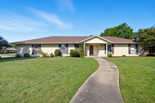 10304 Oak Creek Dr, Greenville, TX, 75402-3303 | Card Image