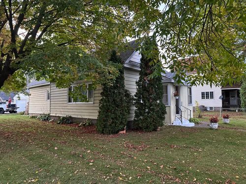 101 N Fayal Ave, Eveleth, MN, 55734-2211 | Card Image