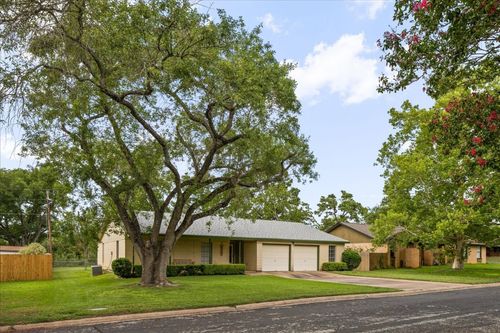 114 Pecan Dr, Elgin, TX, 78621-3113 | Card Image