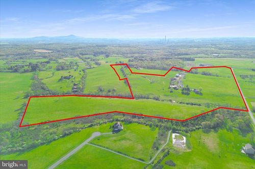 42880 Spinks Ferry Rd, LEESBURG, VA, 20176-5712 | Card Image