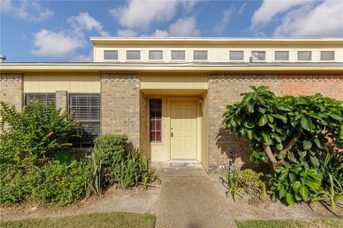 1818 Rodd Field Rd, Corpus Christi, TX, 78412-5000 | Card Image