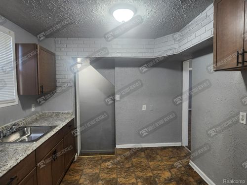 7633 Stahelin Ave, Detroit, MI, 48228-3309 | Card Image