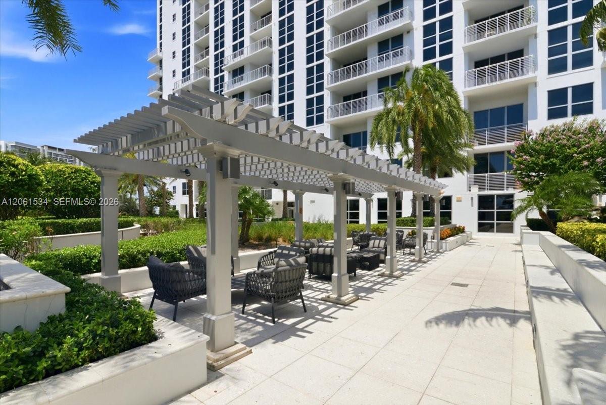 Residential Lease in Hollywood 4