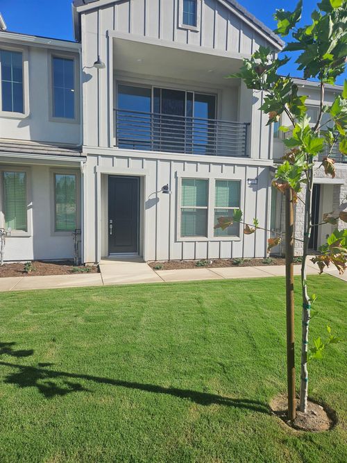 572 N Adler Ln, Clovis, CA, 93611-7289 | Card Image