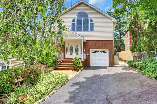 17 Singworth St, Oyster Bay, NY, 11771-3703 | Card Image