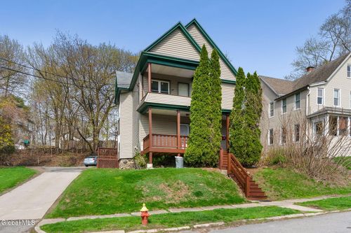 8 Mccleary Ave, Amsterdam, NY, 12010-2806 | Card Image
