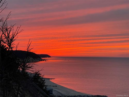 24 Cliff Way, Baiting Hollow, NY, 11933-1200 | Card Image