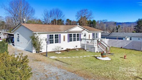 110 Pinellas St, Hendersonville, NC, 28791-3810 | Card Image