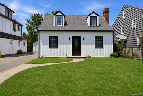 48 Flower St, Hicksville, NY, 11801-4704 | Card Image