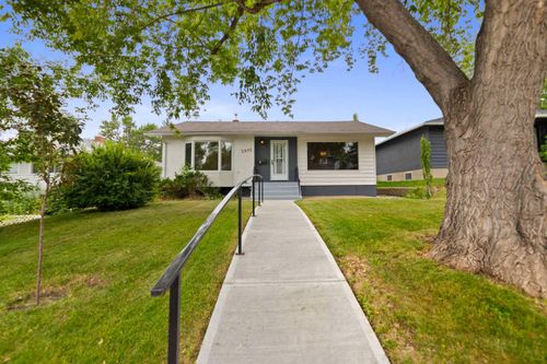 2915 13 Ave Nw, Calgary, AB, T2N1M1 | Card Image