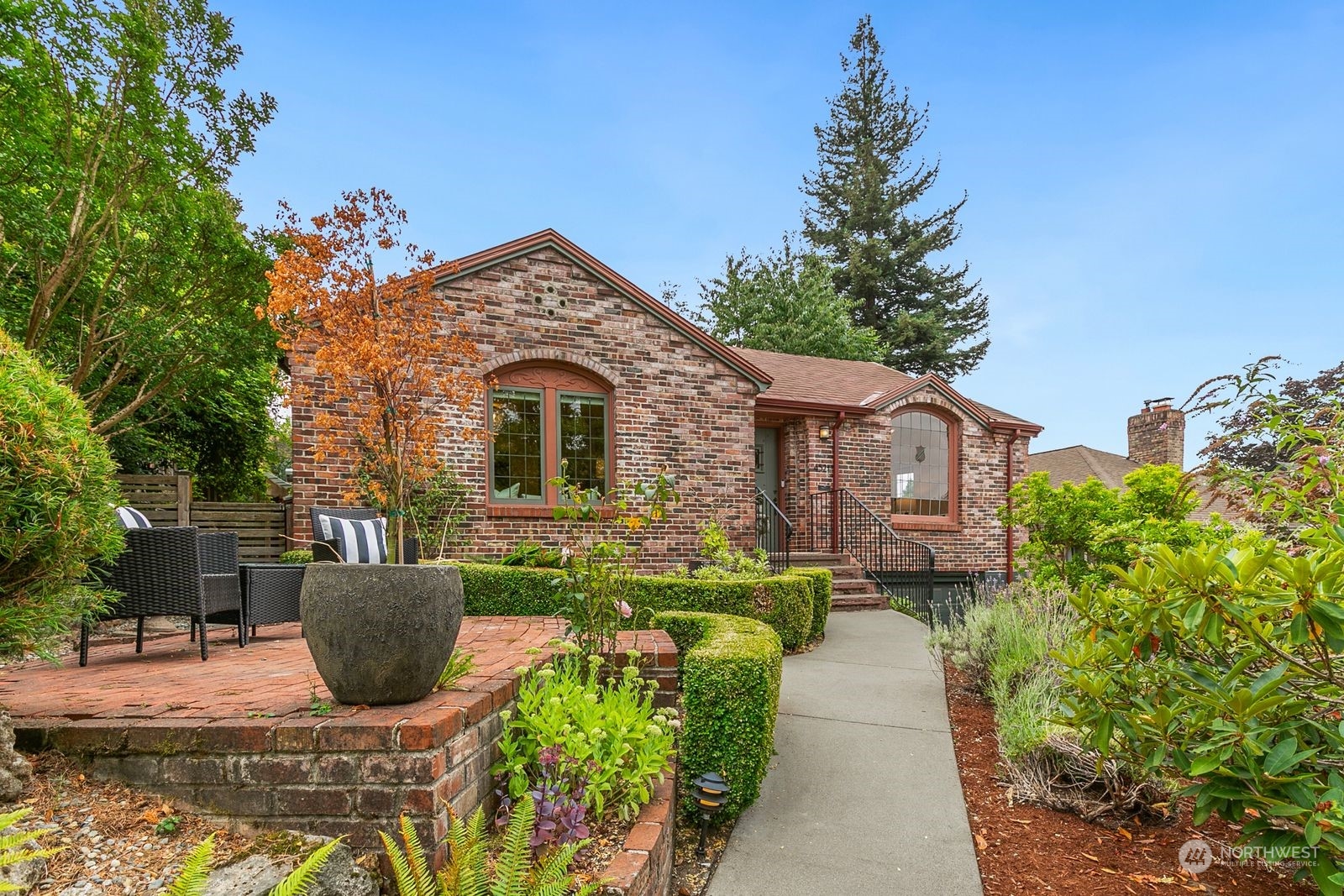 41st St, Seattle, WA 98105
