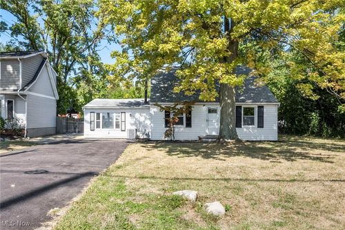 7325 Adkins Rd, Mentor, OH, 44060-5136 | Card Image