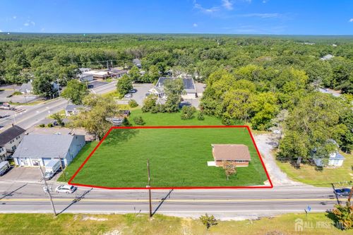 104 Manchester Blvd, Whiting, NJ, 08759-1330 | Card Image