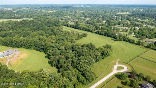 263 L Esprit Farm Cir, La Grange, KY, 40031-6716 | Card Image
