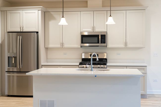 513 Amherst Dr, Townhouse with 3 bedrooms, 3 bathrooms and 4 parking in Sycamore IL | Image 5