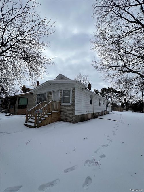 1723 Maine St, Saginaw, MI, 48602-1721 | Card Image