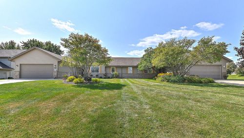 16727 W Observatory Road, New Berlin, WI, 53151 | Card Image