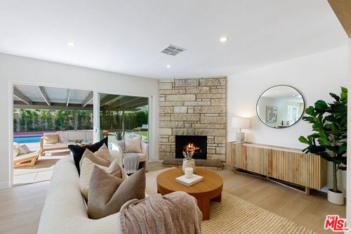 8915 Odessa Avenue, North Hills, CA, 91343 | Card Image