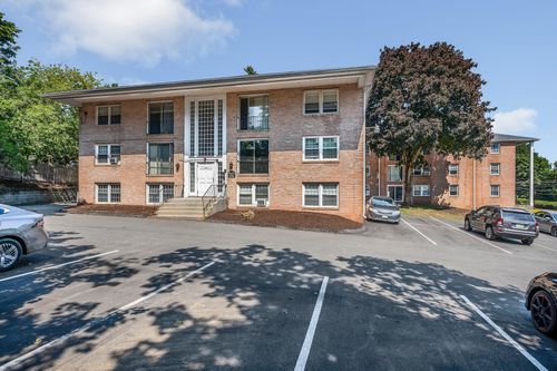 11-90 E Broadway, Derry, NH, 03038-2034 | Card Image