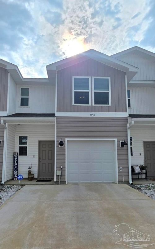 7158 Village Ln, Pensacola, FL, 32504-6499 | Card Image