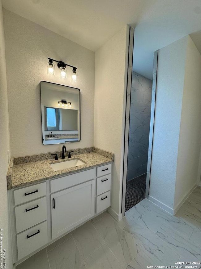 2002 Owens Ave, House other with 3 bedrooms, 2 bathrooms and null parking in Three Rivers TX | Image 19