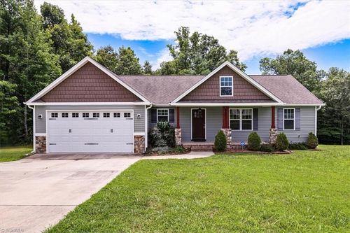 339 Price St, Stoneville, NC, 27048-8662 | Card Image