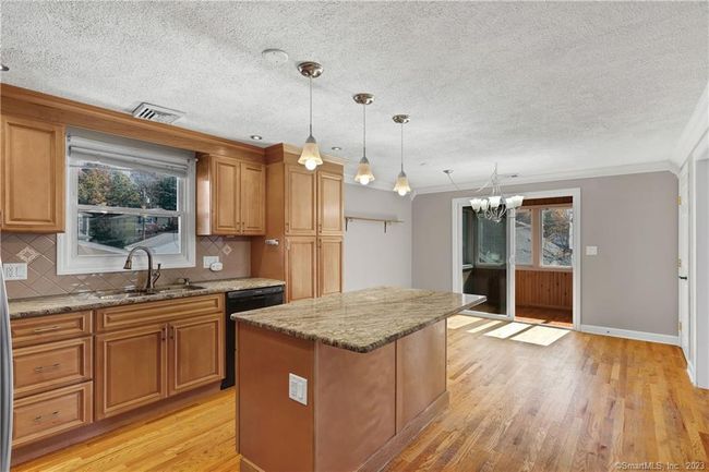 51 Janet Dr, Home with 3 bedrooms, 1 bathrooms and null parking in New Britain CT | Image 4