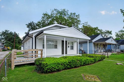 2037 Houston St, Indianapolis, IN, 46218-4407 | Card Image