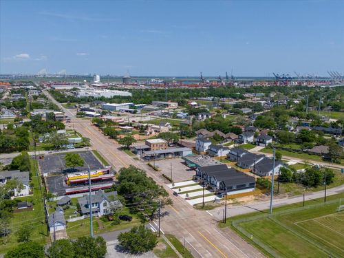 227 S Broadway St, La Porte, TX, 77571-5311 | Card Image