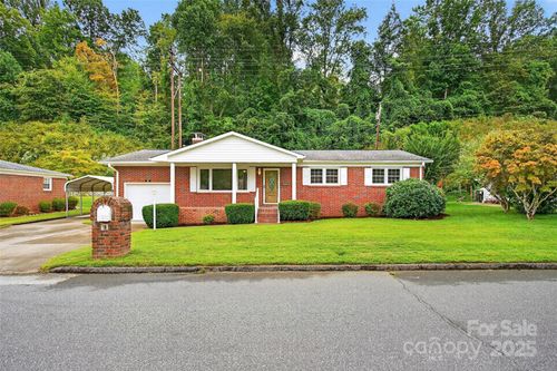 19 W Glenview St, Marion, NC, 28752-7960 | Card Image