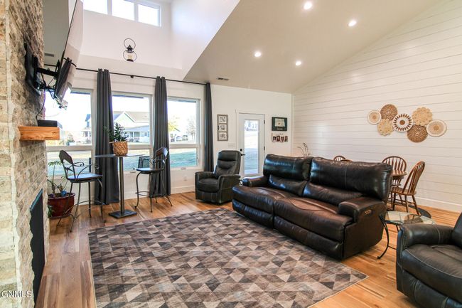 8127 Hawktree Dr, Townhouse with 3 bedrooms, 2 bathrooms and null parking in Bismarck ND | Image 18