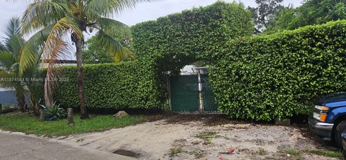 2800 Nw 90th St, Miami, FL, 33147-3444 | Card Image