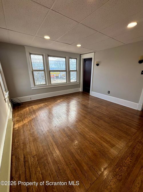 942 Wyoming Ave, Forty Fort, PA, 18704-3968 | Card Image