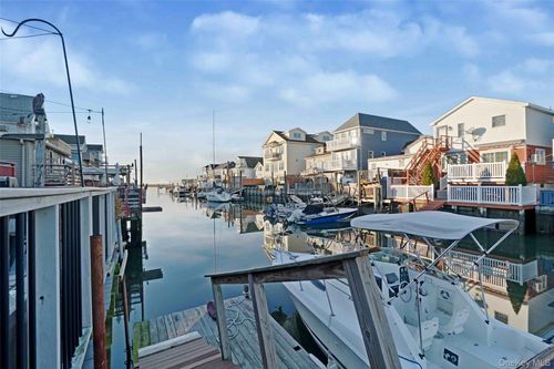 27 W 11th Rd, Broad Channel, NY, 11693-1115 | Card Image