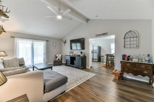 9902 Wren St, La Porte, TX, 77571-2578 | Card Image