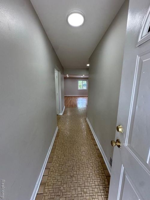 12750 Dartmouth St, Oak Park, MI, 48237-1624 | Card Image