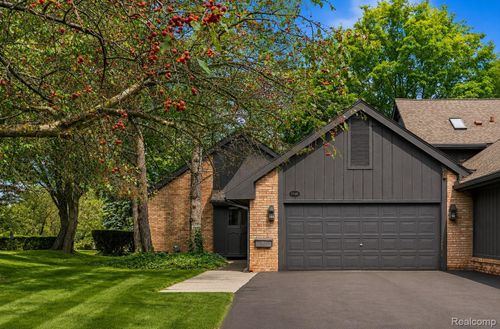 1948 Pine Ridge Ln, Bloomfield Hills, MI, 48302-1760 | Card Image