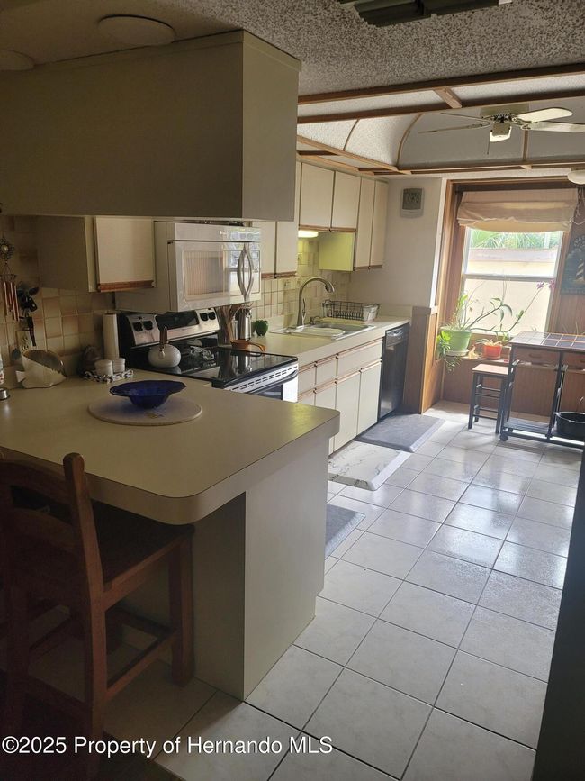 6231 Wayside Ct, House other with 3 bedrooms, 2 bathrooms and null parking in SPRING HILL FL | Image 8