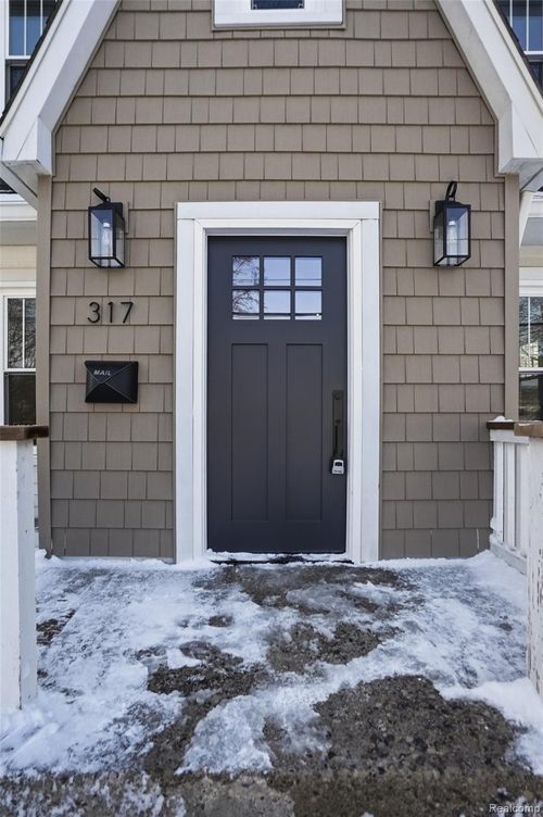 317 W Saint Clair St, Romeo, MI, 48065-4664 | Card Image