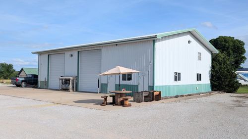 3055 S Highway 32, El Dorado Springs, MO, 64744-8195 | Card Image