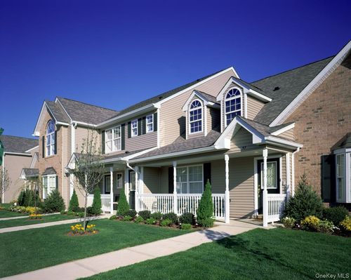 143-143 Village Green Dr, Port Jefferson Station, NY, 11776-4519 | Card Image