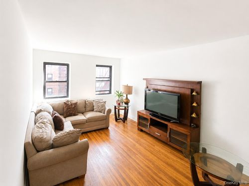3c-118-60 Metropolitan Avenue, New York, NY, 11415 | Card Image