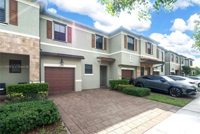 10025 - 10025 W 32nd Ln, Townhouse with 3 bedrooms, 2 bathrooms and null parking in Hialeah FL | Image 2