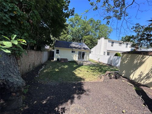 8 Dogwood Rd, Rocky Point, NY, 11778-8917 | Card Image