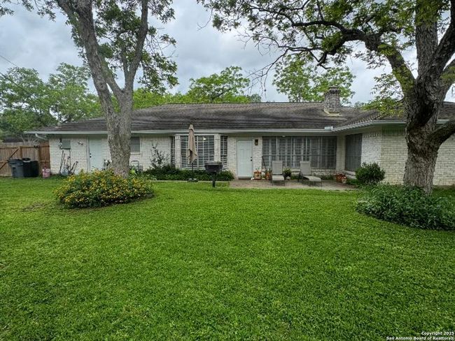 204 Hampshire St, House other with 3 bedrooms, 2 bathrooms and null parking in Victoria TX | Image 7