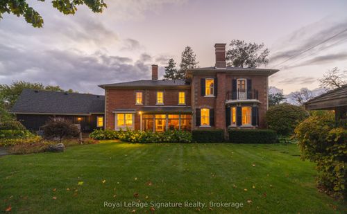 {{alt}} | Card Image