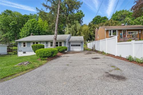 49 Pine Ave, Ossining, NY, 10562-3641 | Card Image